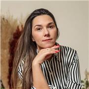 Everyone, children or adults wanting to learn English or to improve it!